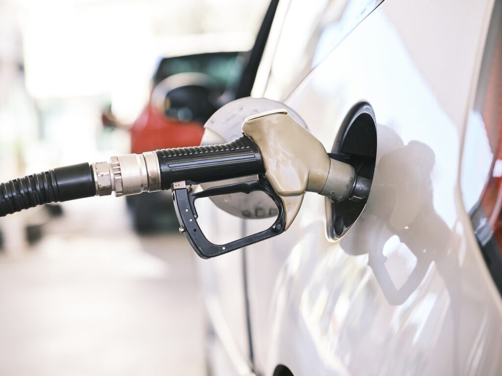 Réduire sa consommation d’essence : conseils et astuces pour votre véhicule