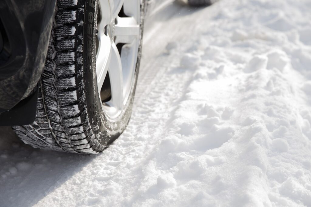 Guide ultime : Combien de pneus neige sont obligatoires pour votre voiture?